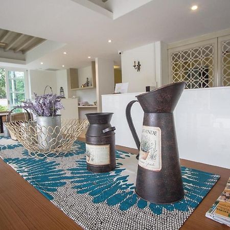 De Pastel Hua Hin Hotel Bagian luar foto