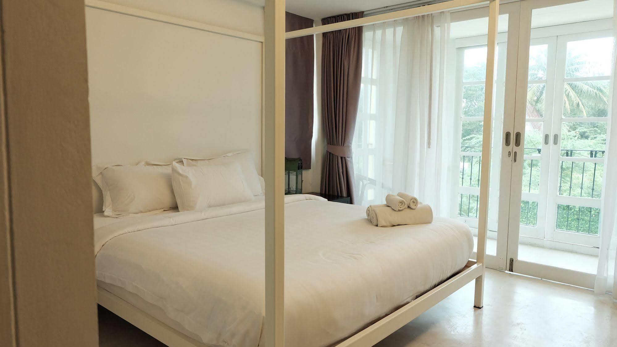 De Pastel Hua Hin Hotel Bagian luar foto